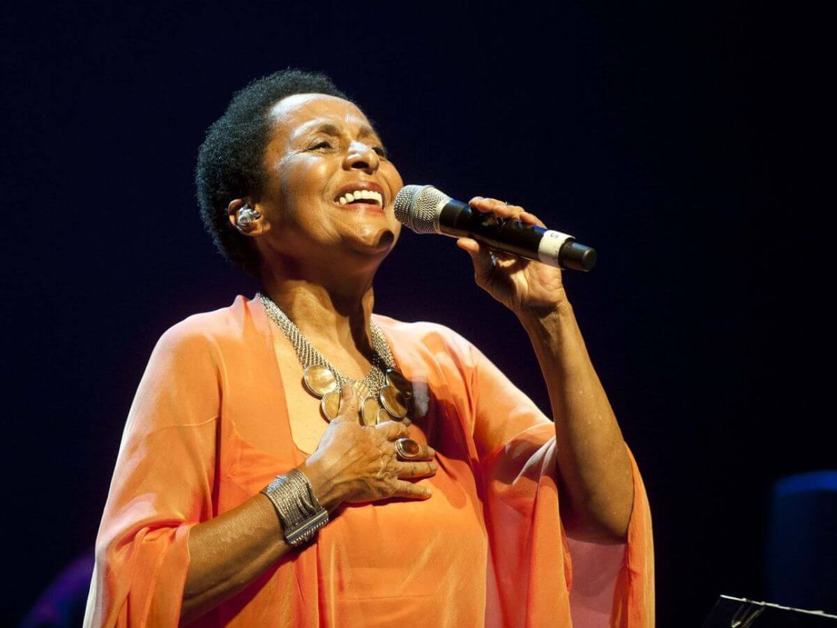 cantante peruano escenario