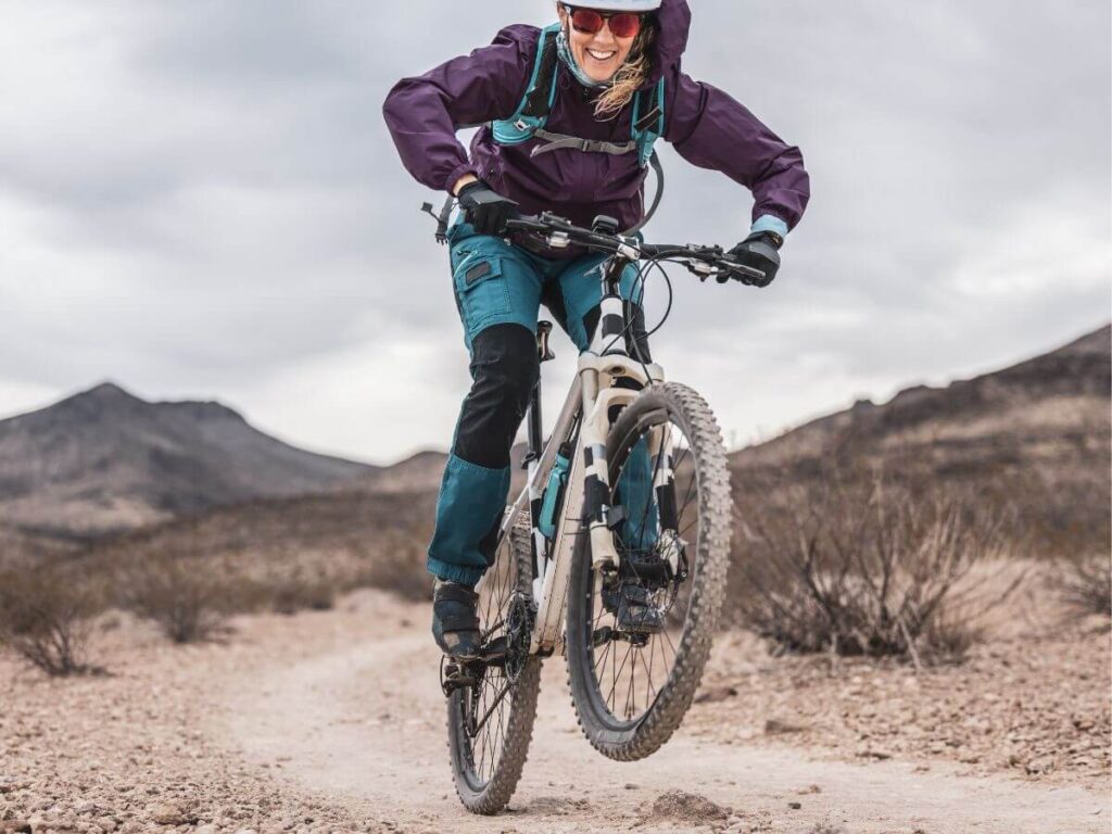 ciclista en montaña