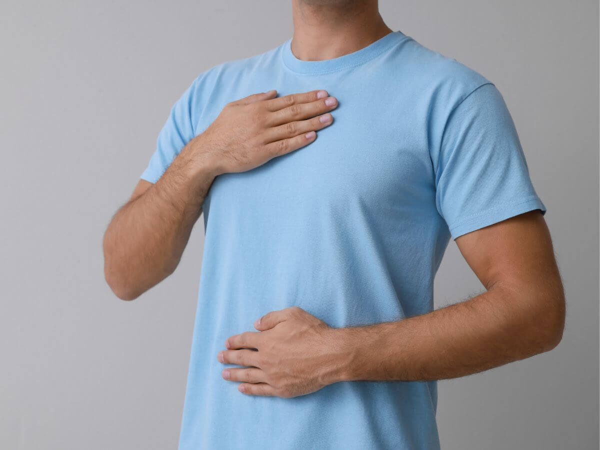 persona respirando profundamente para relajarse