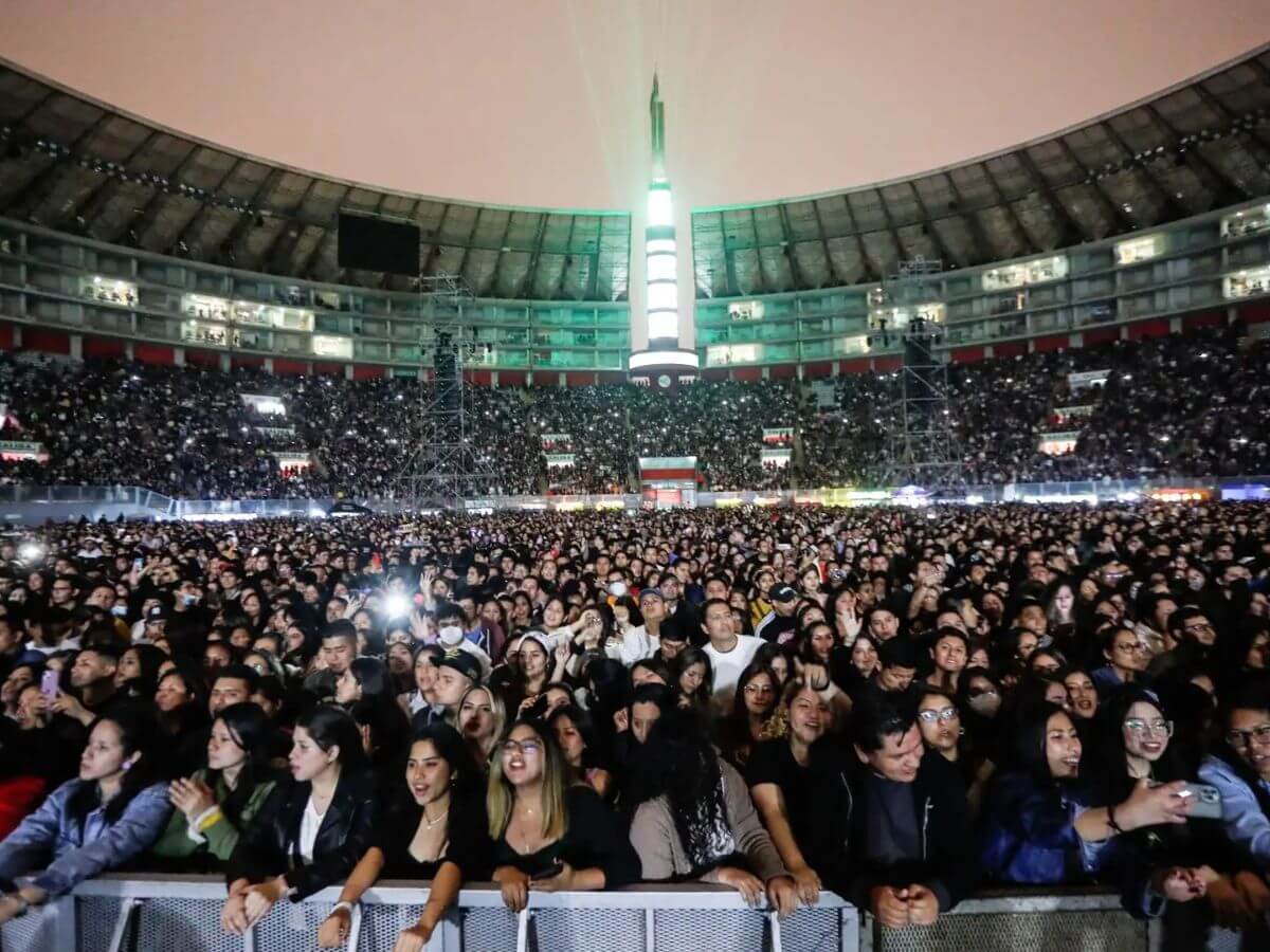 escenario multitudinario