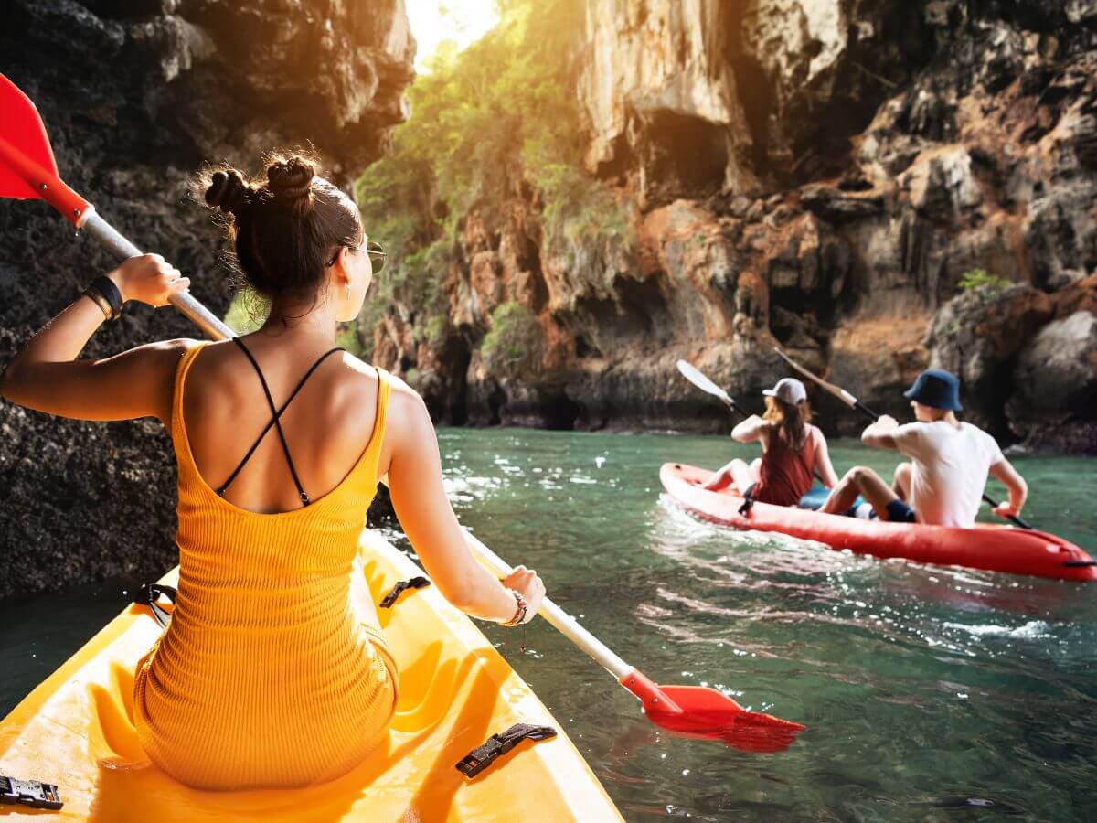 persona practicando deportes acuáticos